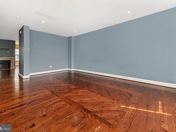 5th image of 22 Inkberry Cir