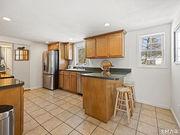 4th image of 28 Davis Road