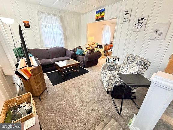 3rd image of 817 Woodlane Rd