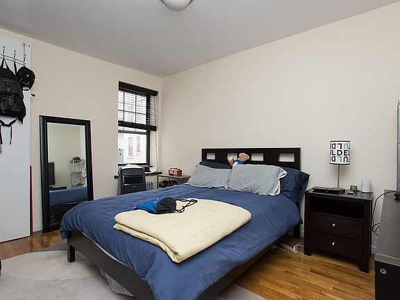 5th image of 311 W 19th St APT 52