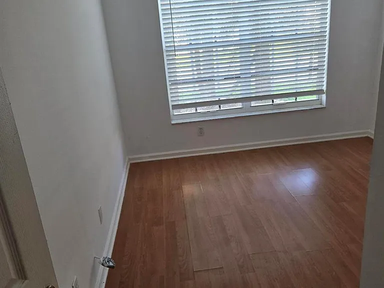 7093 Middlebury Dr — Photo 19