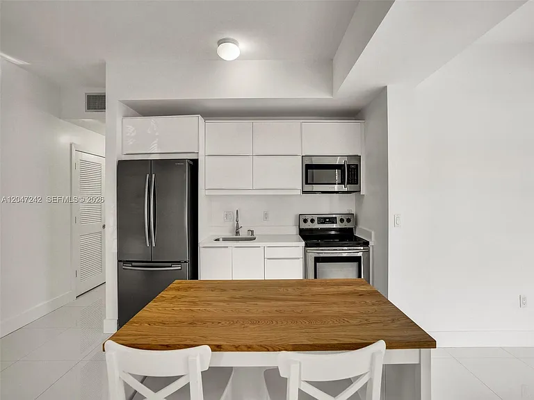 1901 S Le Jeune Rd #2 — Photo 13