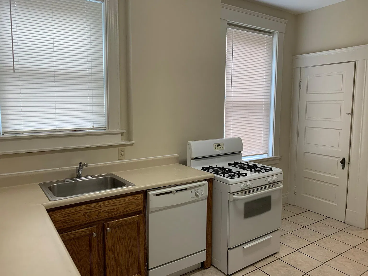 2 bed, $1,650 — Photo 3