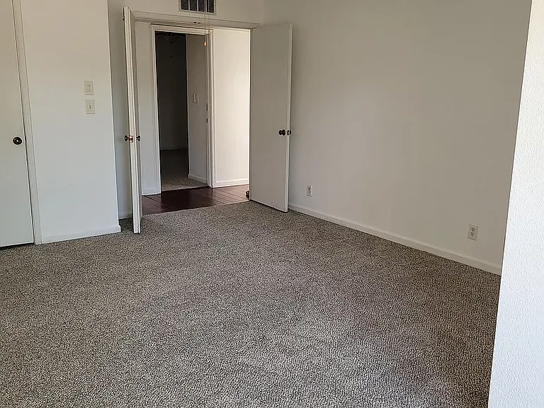 3201 W Christy Dr — Photo 4