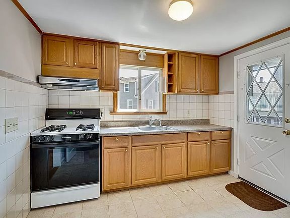 3rd image of 3 Mount Pleasant St #1