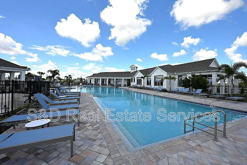 4 bed, 3.0 bath, 2214 sqft, $2,700 — Photo 2