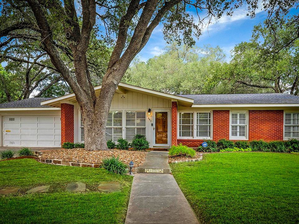 1st image of 443 Oak Glen