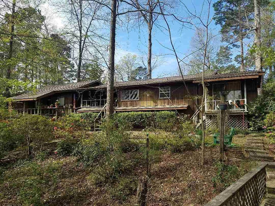 1st image of 220 Magnolia Dr