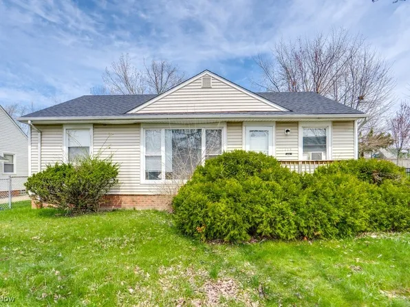 17113 Holly Hill Dr, Cleveland, OH 44128