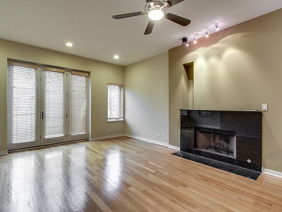 2nd image of 928 N Wood St #2