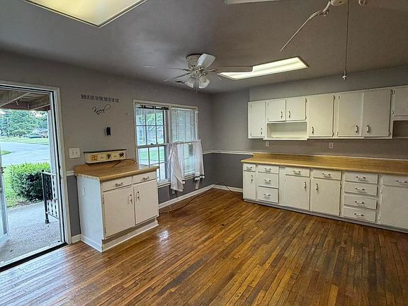 2nd image of 8012 Woodbury Dr