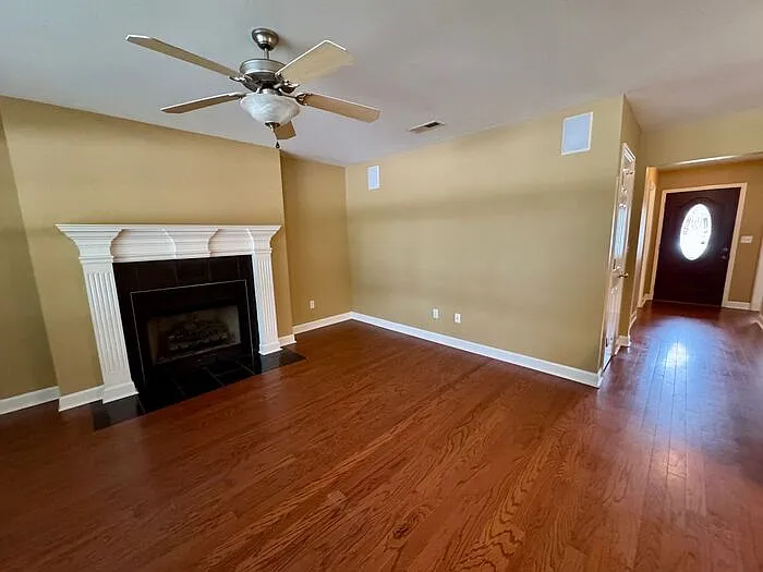 5311 Frankford Dr SE — Photo 3