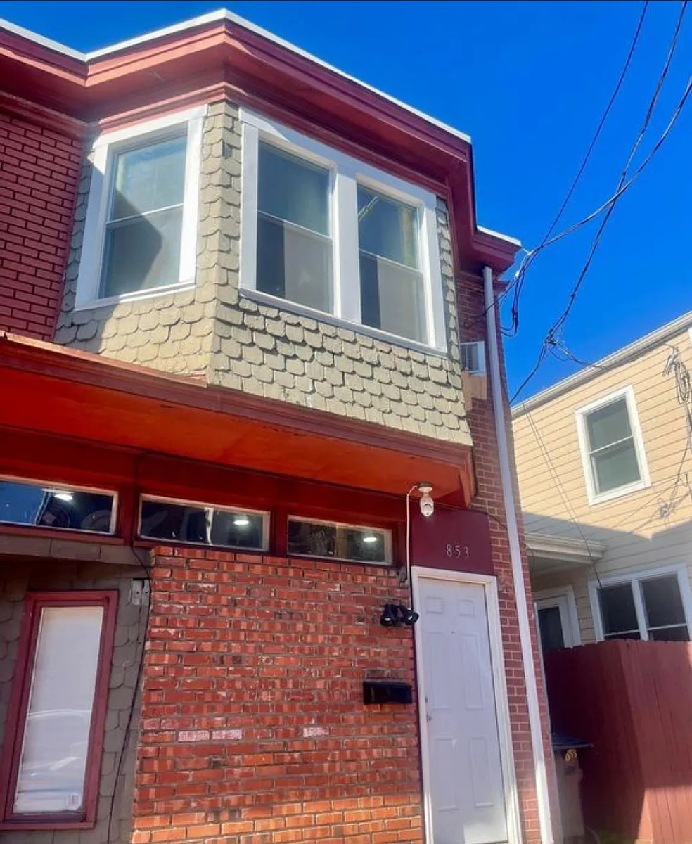Building Photo - 853 N Madison St #2