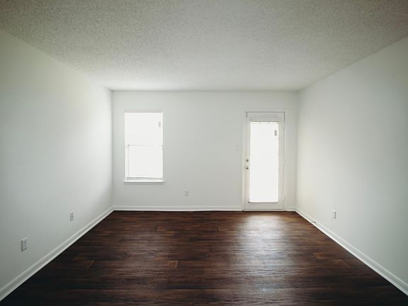 2nd image of 404 Oak Lake Way APT A