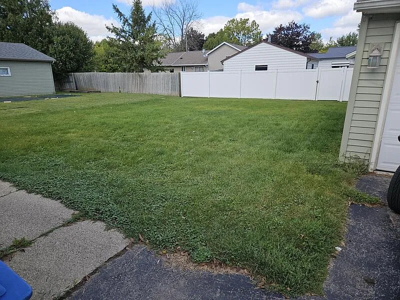 2 bed, 1.0 bath, $949 — Photo 3
