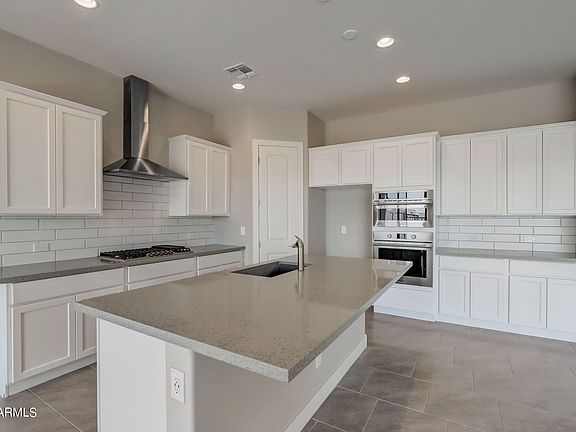 4th image of 20151 W Marshall Avenue W