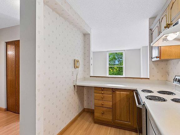 4th image of 1425 W 28th St APT 315