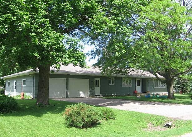 1st image of 200 De Vries Ave S