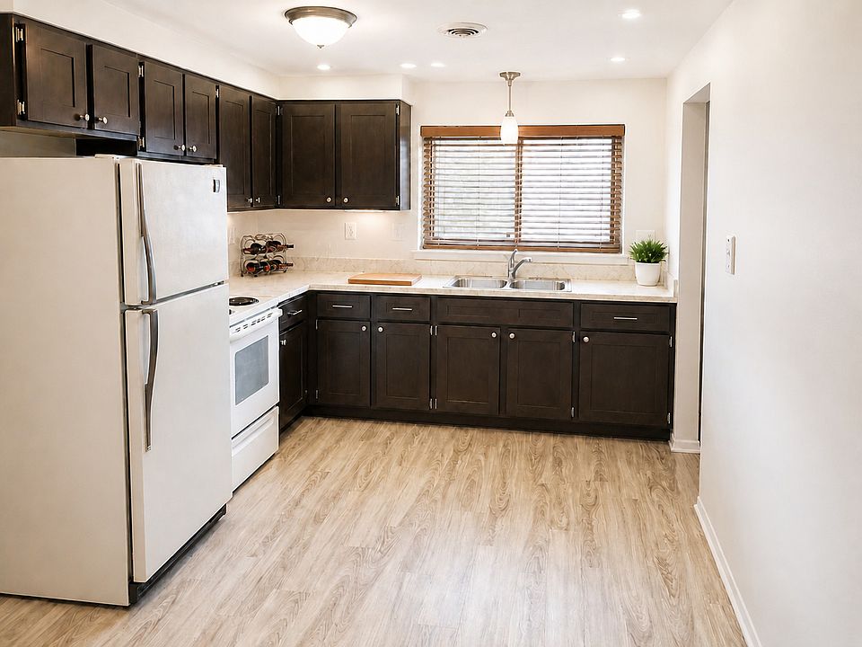 1st image of 308 N Rochester Rd APT 3