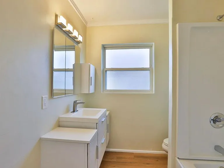 2421 W Anderson Ave — Photo 16