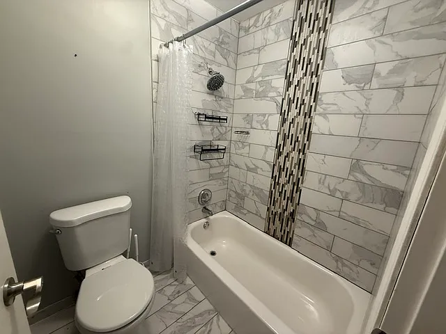16W486 Lake Dr #201 — Photo 4