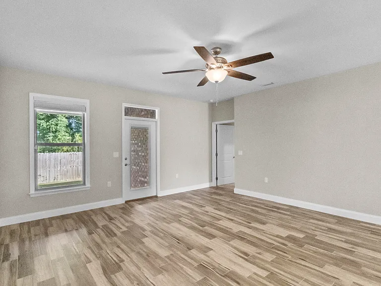 949 Kenzie Ln — Photo 12