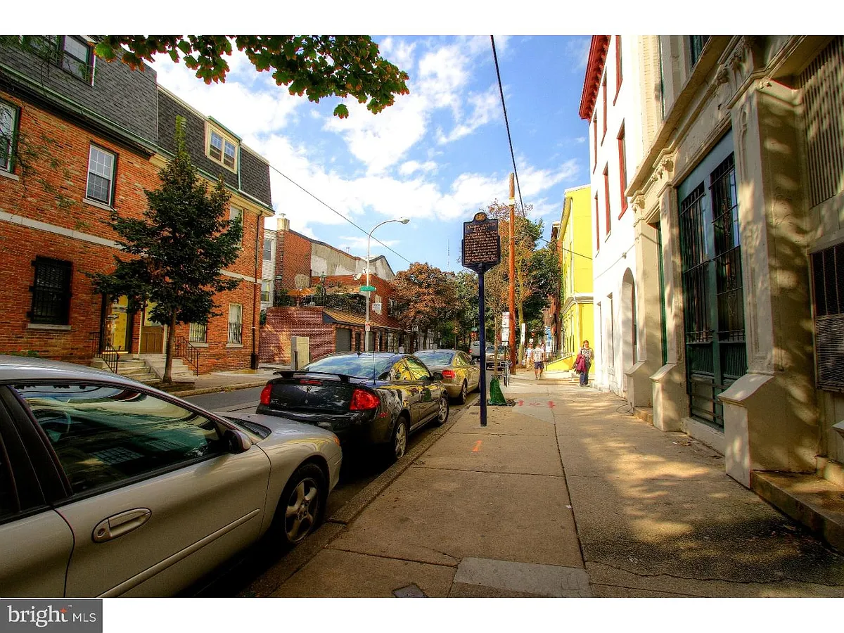 Building Photo - 413 S 11th St #3F