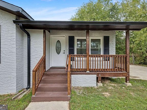 3rd image of 40 Paris Dr SW