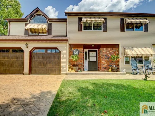 20 Surrey Dr, Old Bridge, NJ 08857