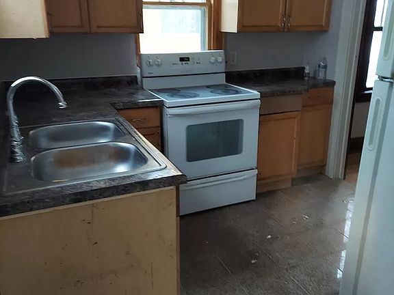 3rd image of 2523 36th Ave N