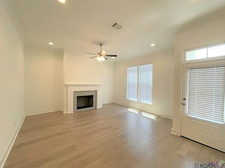 9905 Stonewater Dr — Photo 6