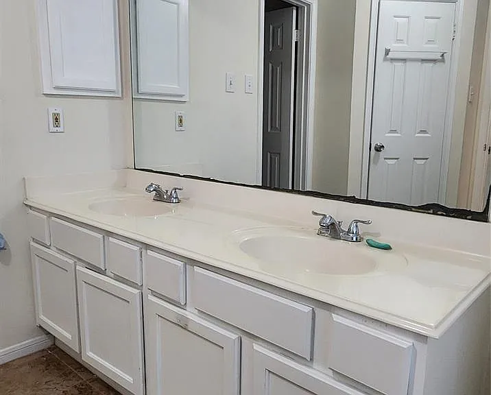 16807 Sussex Dr — Photo 27