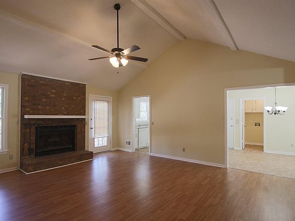 3rd image of 137 Glenshannon Dr
