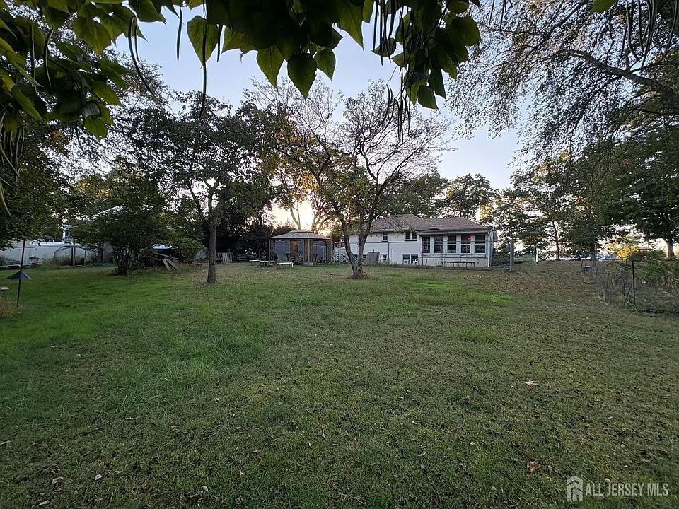 2nd image of 26 N Shore Blvd
