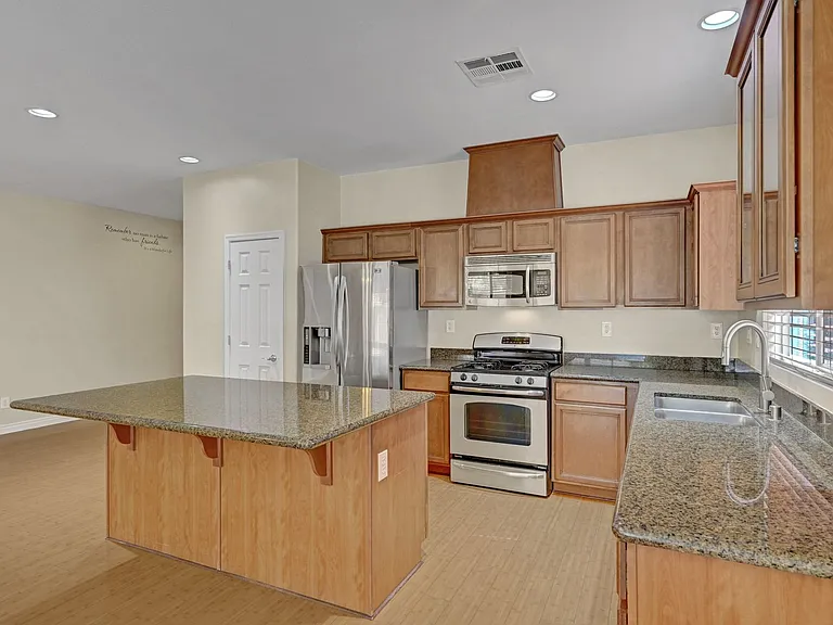 10240 Gladstone Peak St N — Photo 18