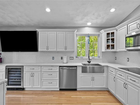 4th image of 23 Belfield Dr