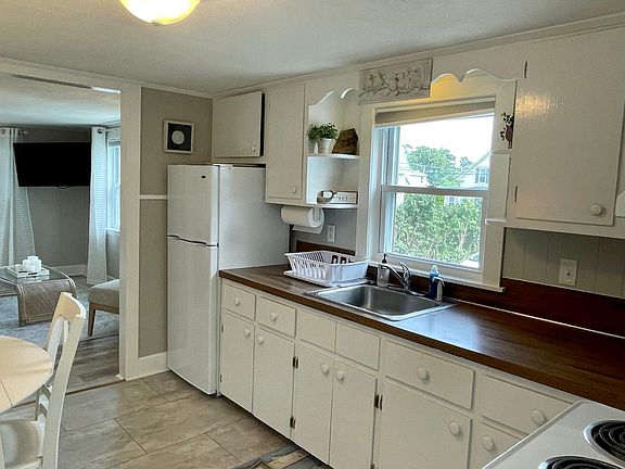 4th image of 48 Jones Creek Dr #A