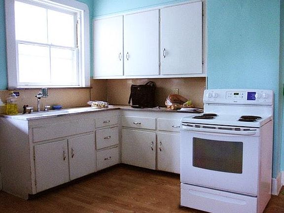 Share Kitchen on Main Floor