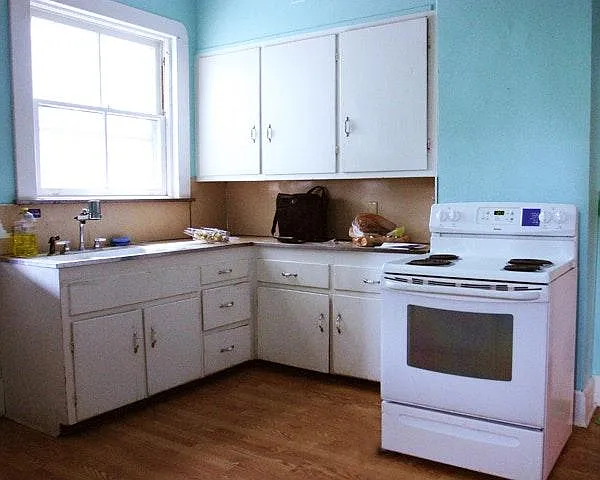 Share Kitchen on Main Floor