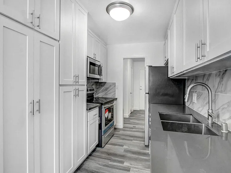 1342 Wellesley Ave — Photo 12