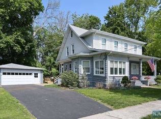 40 S Maple Ave, Park Ridge, NJ 07656