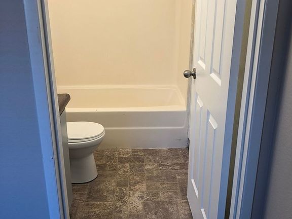 2nd image of 1625 SE Oak St APT 2