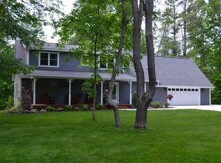 927 Firefly Trl, Sanford, MI 48657