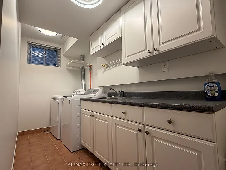 240 Yorkshire Dr #LOWER — Photo 9
