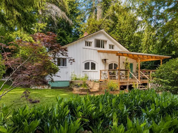 3131 Beach Ave, Sunshine Coast, BC V0N 2W2