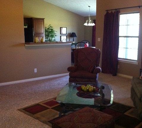 3rd image of 564 Camden Cir