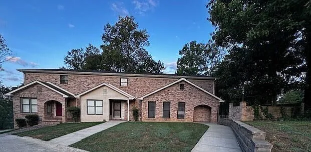 3507 Lakeside Ct