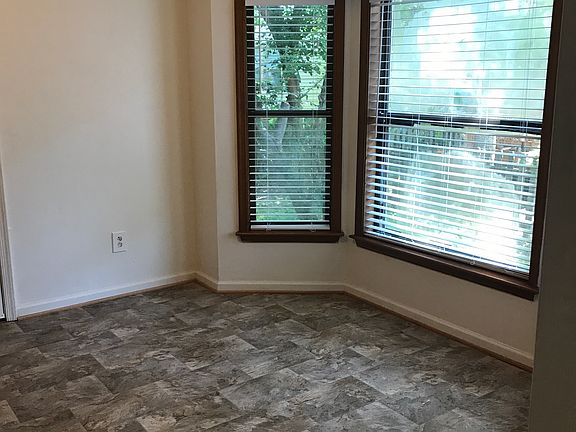 2nd image of 4612 Lake Dr #B