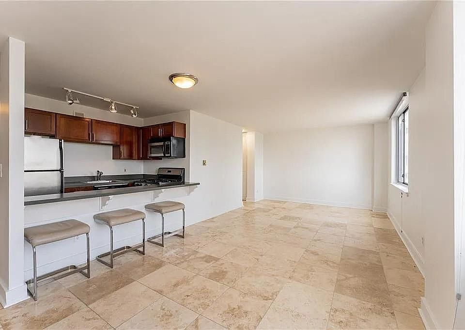1st image of 600 E 8th St APT 3F