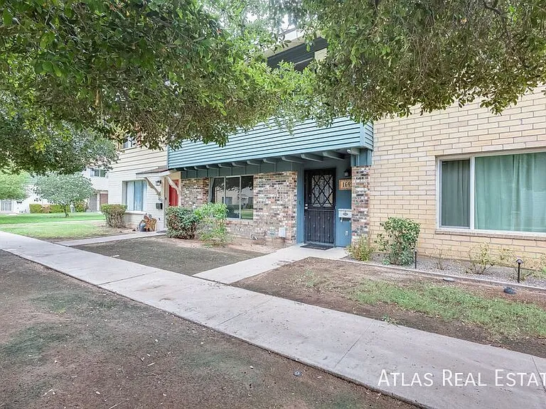 1649 W Hazelwood St — Photo 2